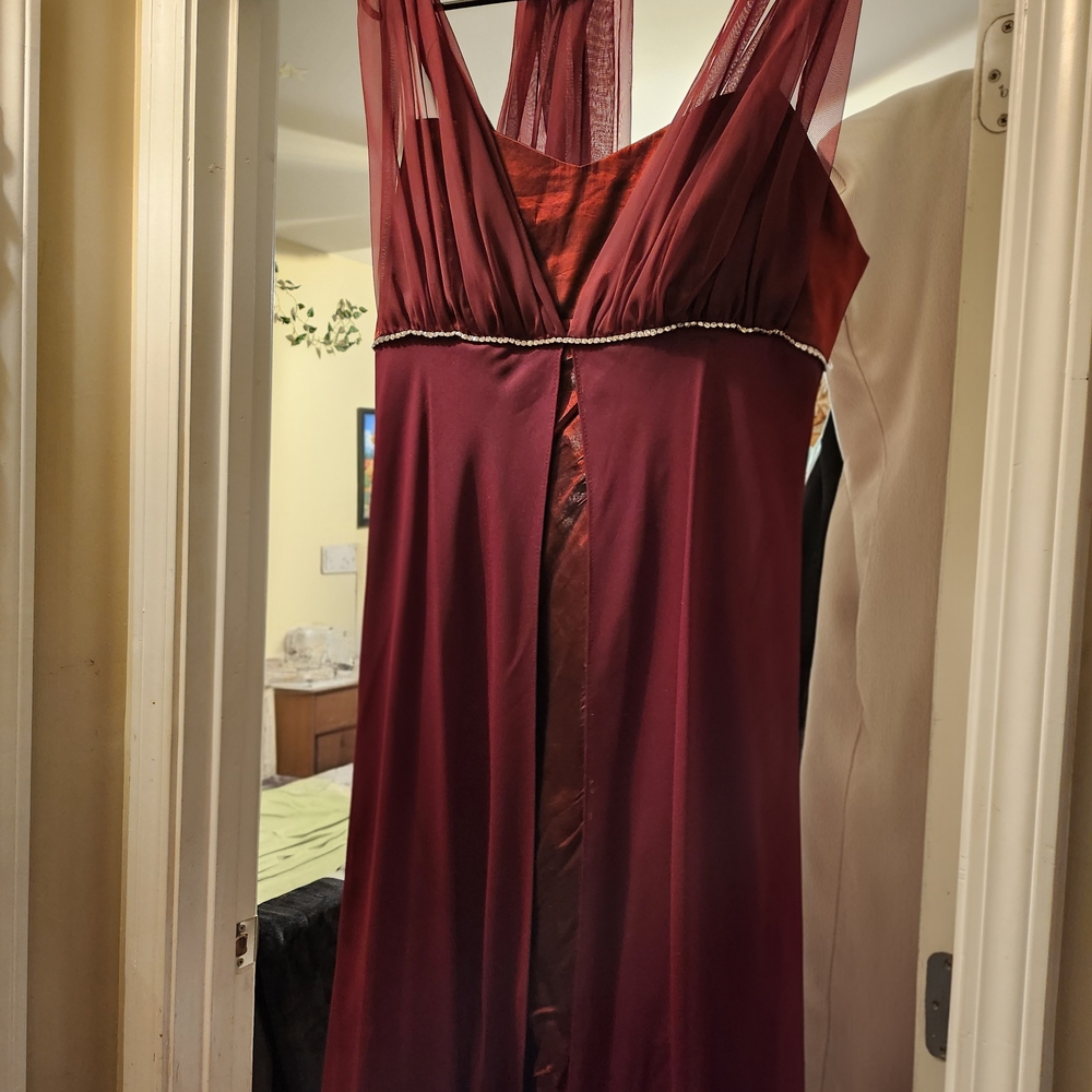 Chic Burgundy Maxi Dress with Pearl Details